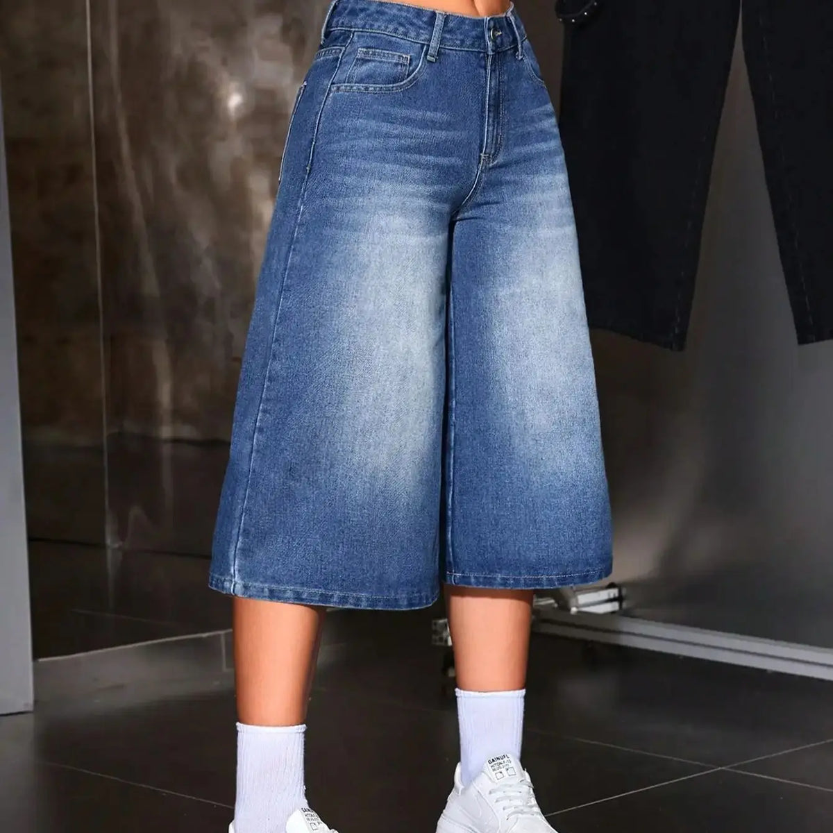 STORESDE American Retro Hot Girl Style Distressed Fleece Hem Jeans Mid-Thigh Pants, Must-Have Streetwear, High Waist Loose-Fitting Casual