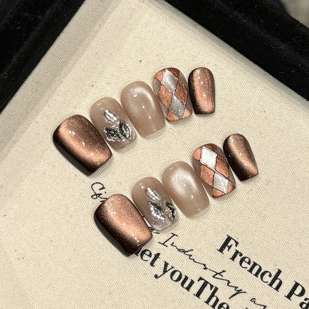 STORESDE 10Pcs Brown Cat Eye Short Square Fake Nails Hand Painted Checkered Star Press on False Nail with Glue Simple Full Over Nail Tips