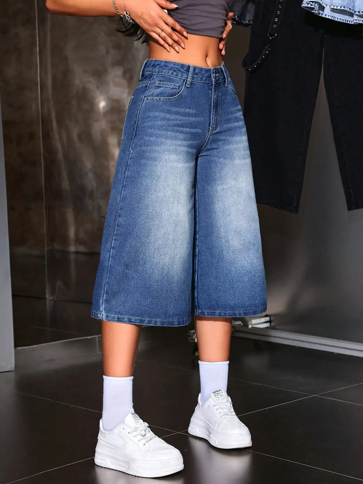 STORESDE American Retro Hot Girl Style Distressed Fleece Hem Jeans Mid-Thigh Pants, Must-Have Streetwear, High Waist Loose-Fitting Casual