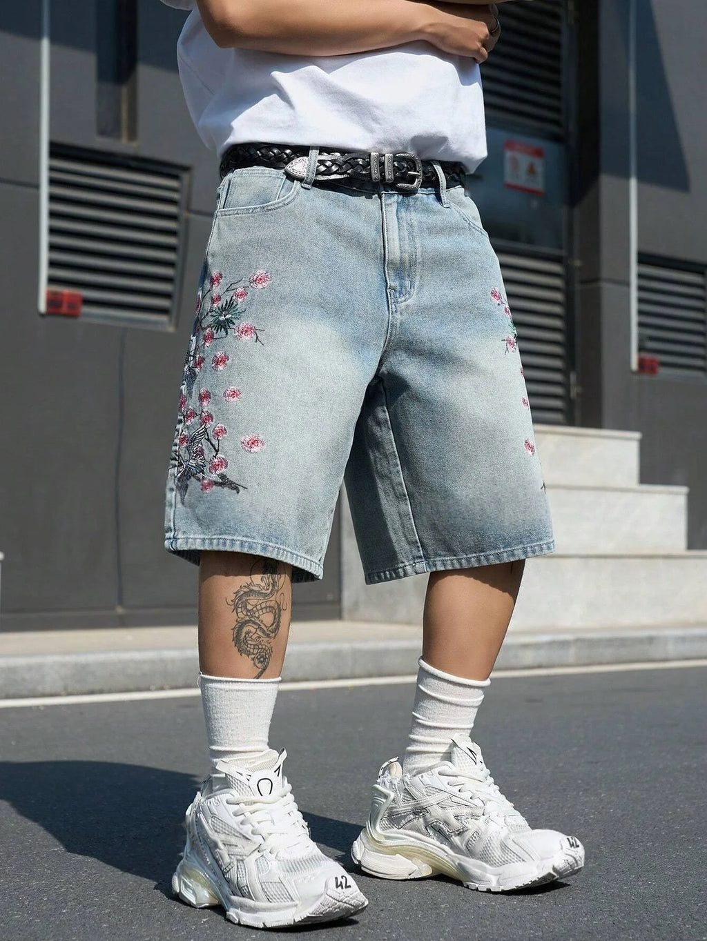 STORESDE Men's Light Blue Cherry Blossom Embroidered Denim Shorts, Loose Wide-Leg Streetwear Trendy Denim Capris