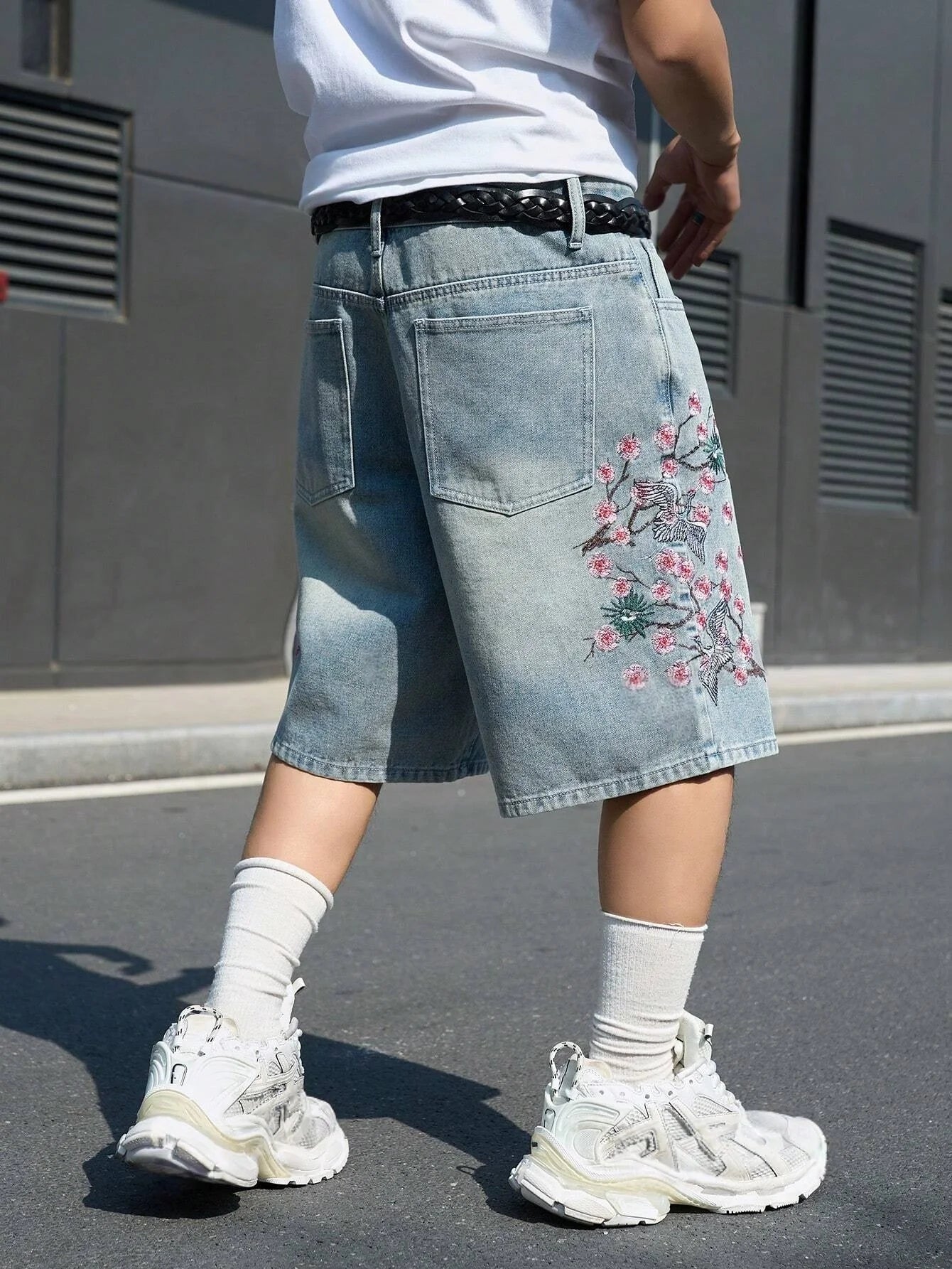STORESDE Men's Light Blue Cherry Blossom Embroidered Denim Shorts, Loose Wide-Leg Streetwear Trendy Denim Capris