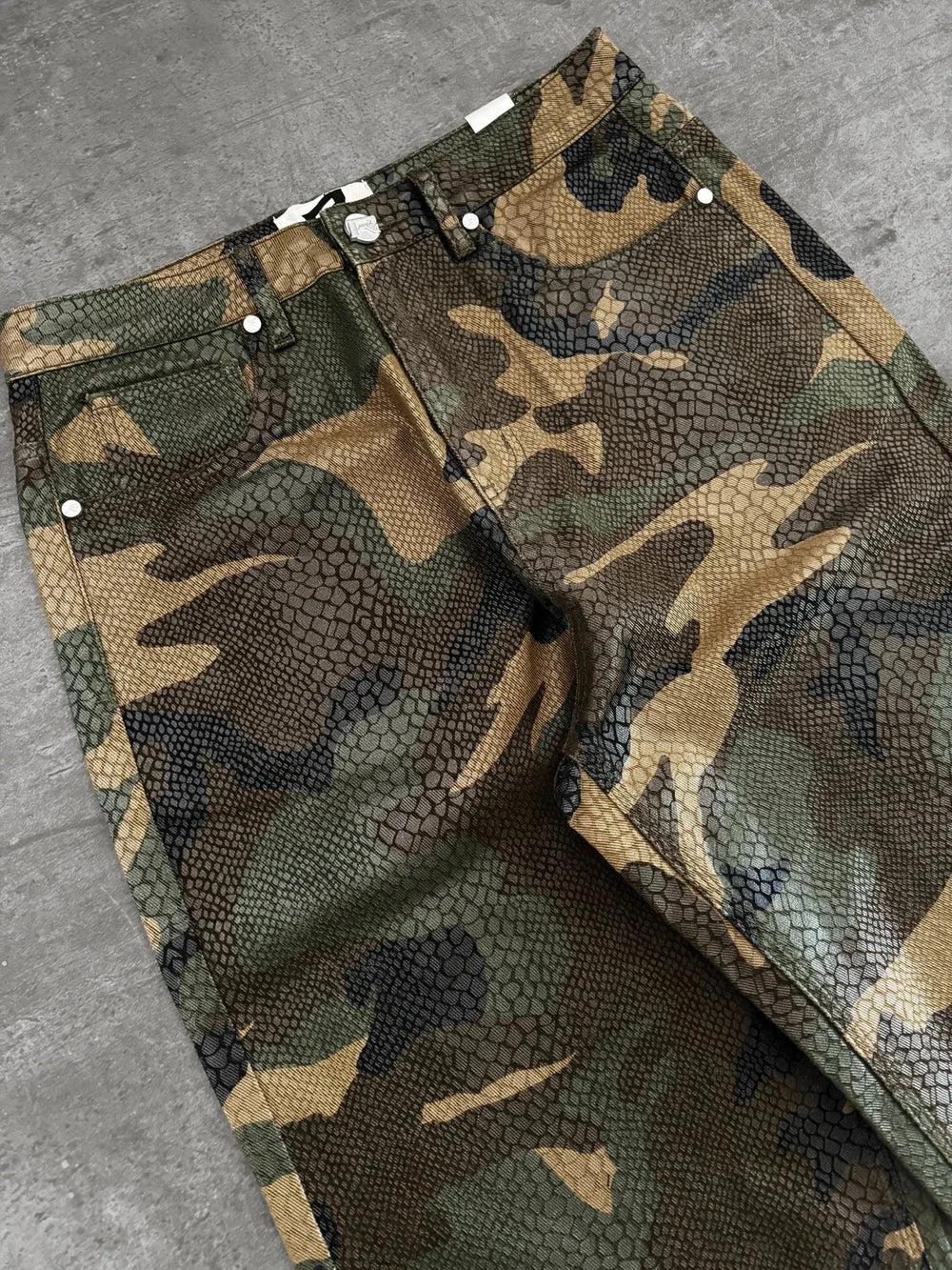 STORESDE Streetwear Python Camo Print Baggy Shorts Harajuku Retro Hip Hop Streetwear Five Quarter Denim Shorts Hip Hop Middle Pants