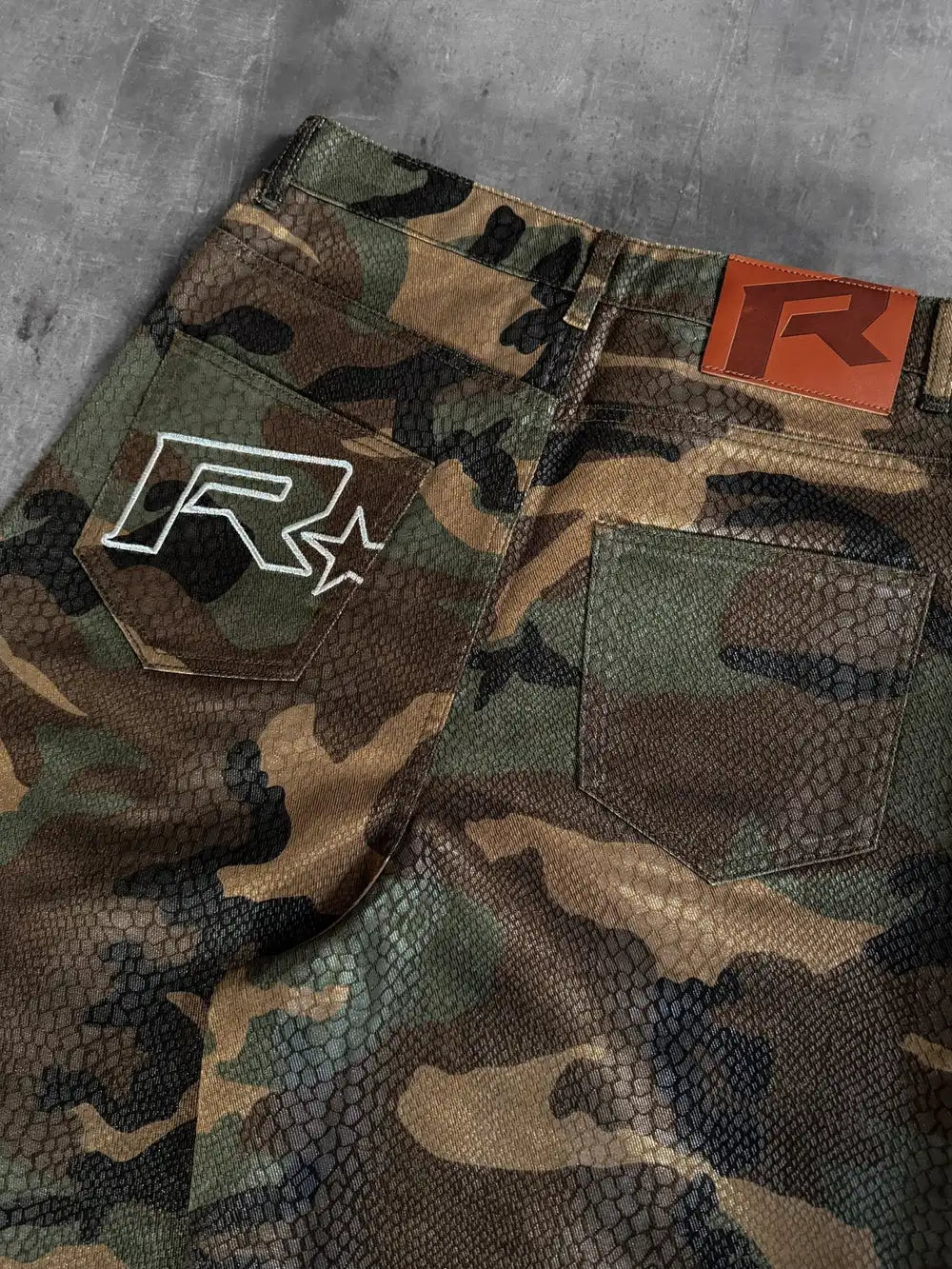 STORESDE Streetwear Python Camo Print Baggy Shorts Harajuku Retro Hip Hop Streetwear Five Quarter Denim Shorts Hip Hop Middle Pants