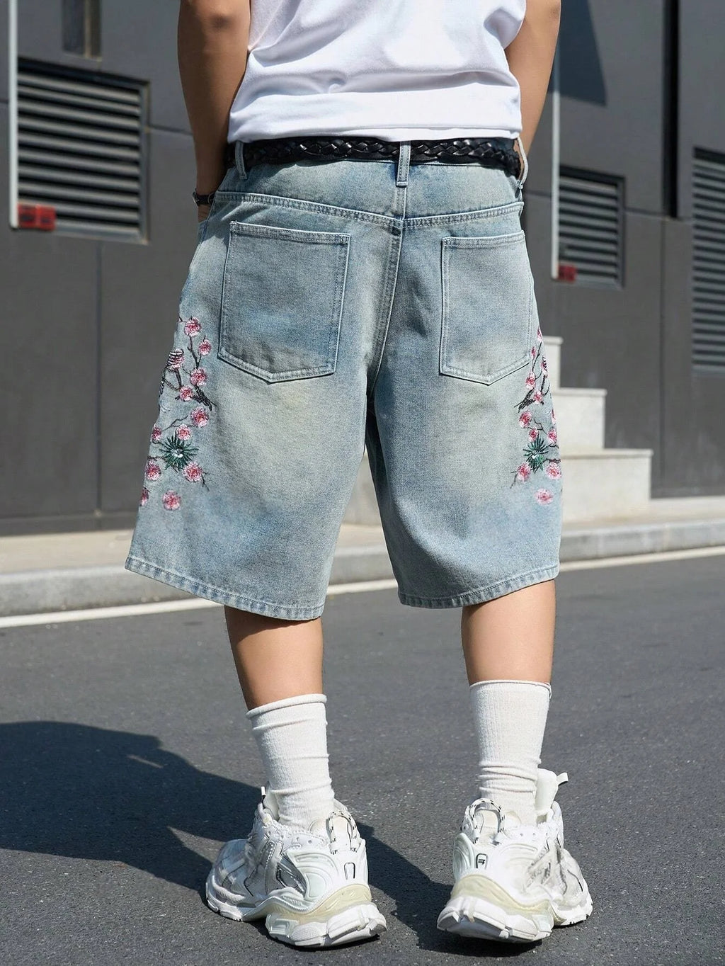 STORESDE Men's Light Blue Cherry Blossom Embroidered Denim Shorts, Loose Wide-Leg Streetwear Trendy Denim Capris