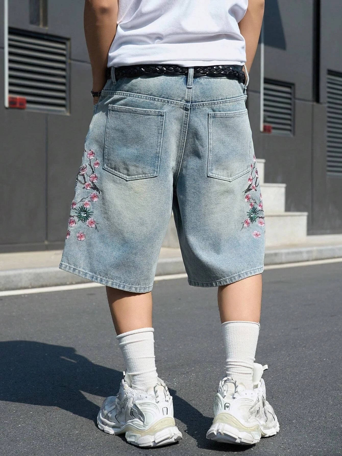 STORESDE Men's Light Blue Cherry Blossom Embroidered Denim Shorts, Loose Wide-Leg Streetwear Trendy Denim Capris